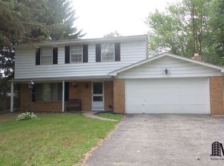 7589 Comstock Dr, Temperance, MI 48182