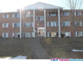 2710 Rosalyn Ct APT 102, New Hope, MN 55427