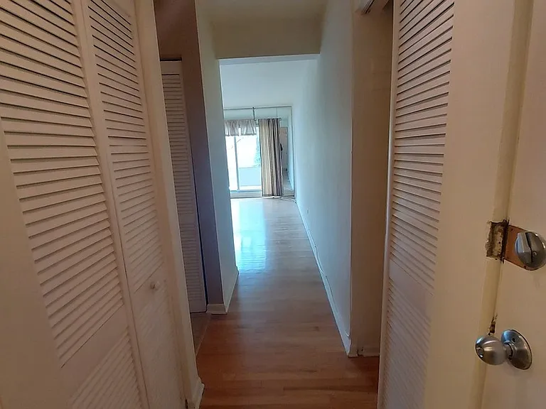 530 W Barry Ave #4F — Photo 12
