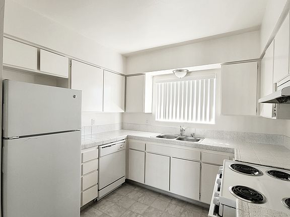 5th image of 415 D St APT 13