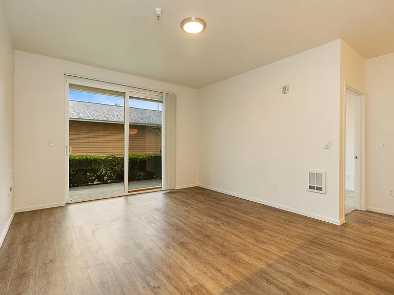 Creekside Apartments — Photo 44