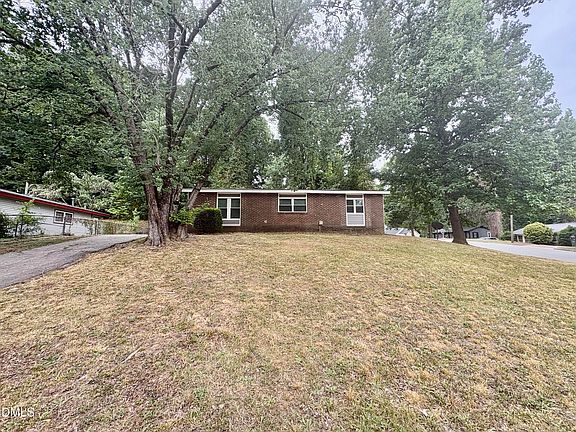 3rd image of 1100 Savannah Dr