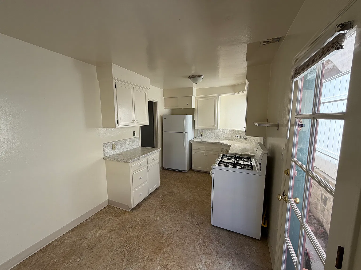 2 bed, 900 sqft, $3,950 — Photo 4