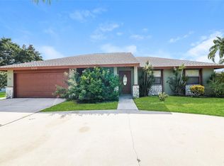 320 Sandpiper Ave, Royal Palm Beach, FL 33411