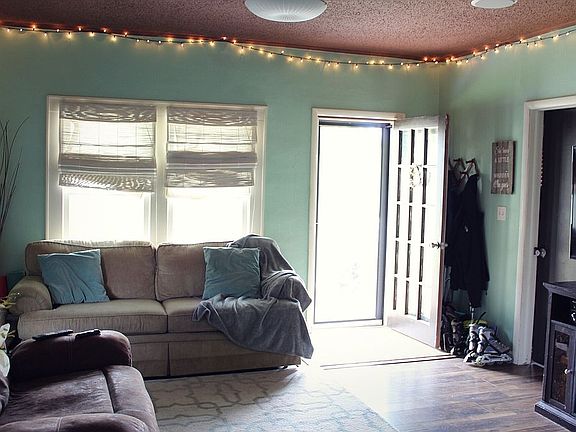 Living room facing entrance 