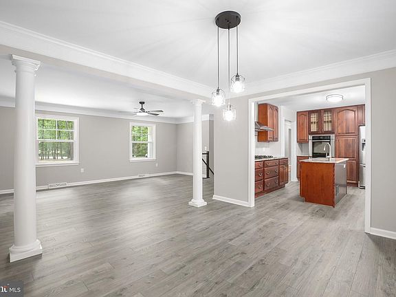 5th image of 211 Hardwood Ln