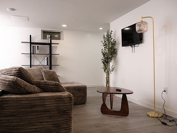 3rd image of 624 E 17th St #1B