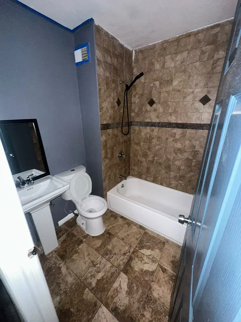 3 bed, $2,000 — Photo 4