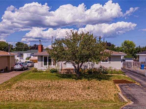 1130 Rockland Dr, Bathurst, NB E2A 3T9