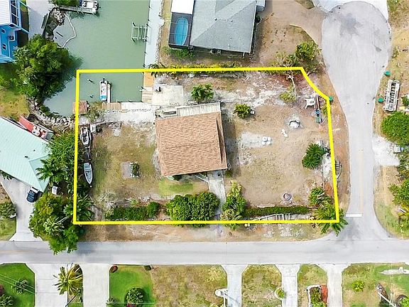 3rd image of 670 Palm Ave