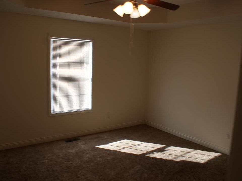 1st image of 411 Stone Hollow Ln