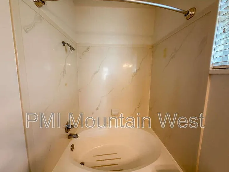 443 Kent Dr — Photo 20
