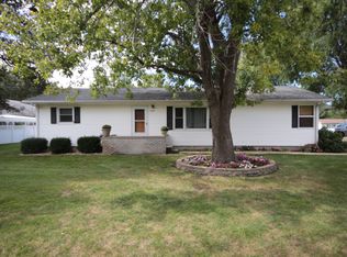 429 N Vine St, Moweaqua, IL 62550