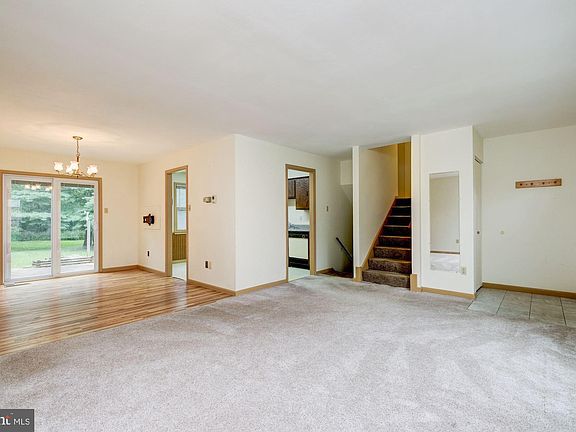 4th image of 1202 Bicksler Ct