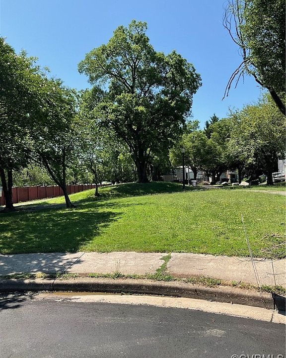 2nd image of 612 Albemarle St
