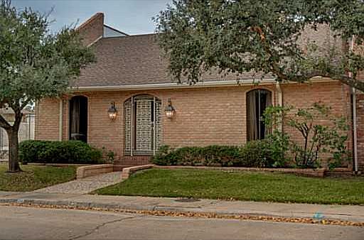 1st image of 811 Dogwood Ln