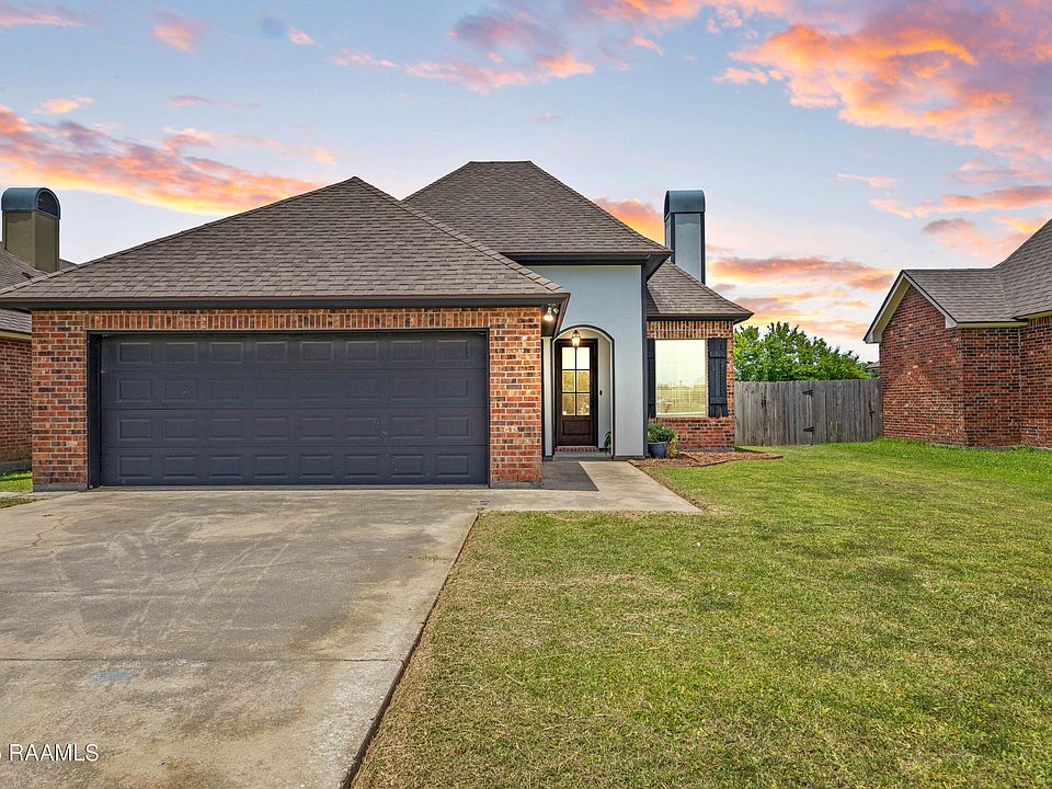 1st image of 302 King Arthurs Way