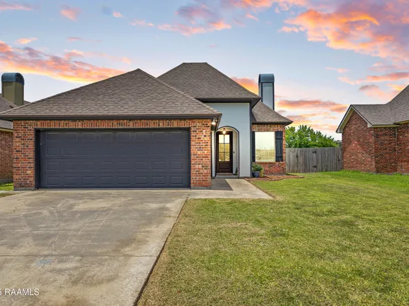 302 King Arthurs Way, Youngsville, LA 70592