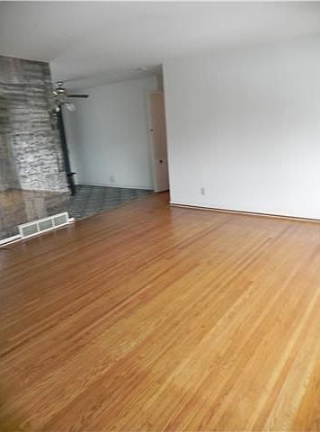 1st image of 232 Woodmere Dr