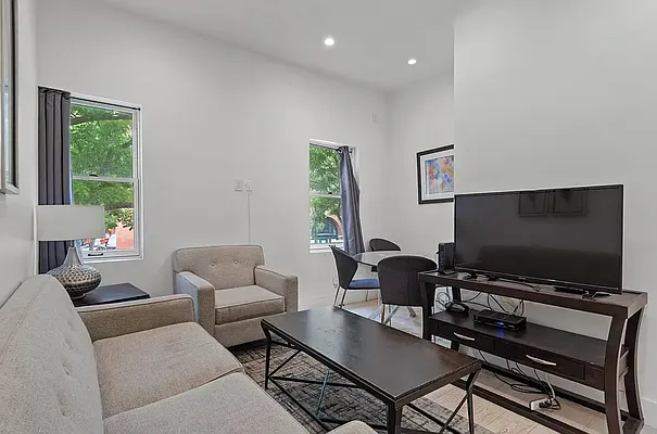 Rented by REAL New York | media 7