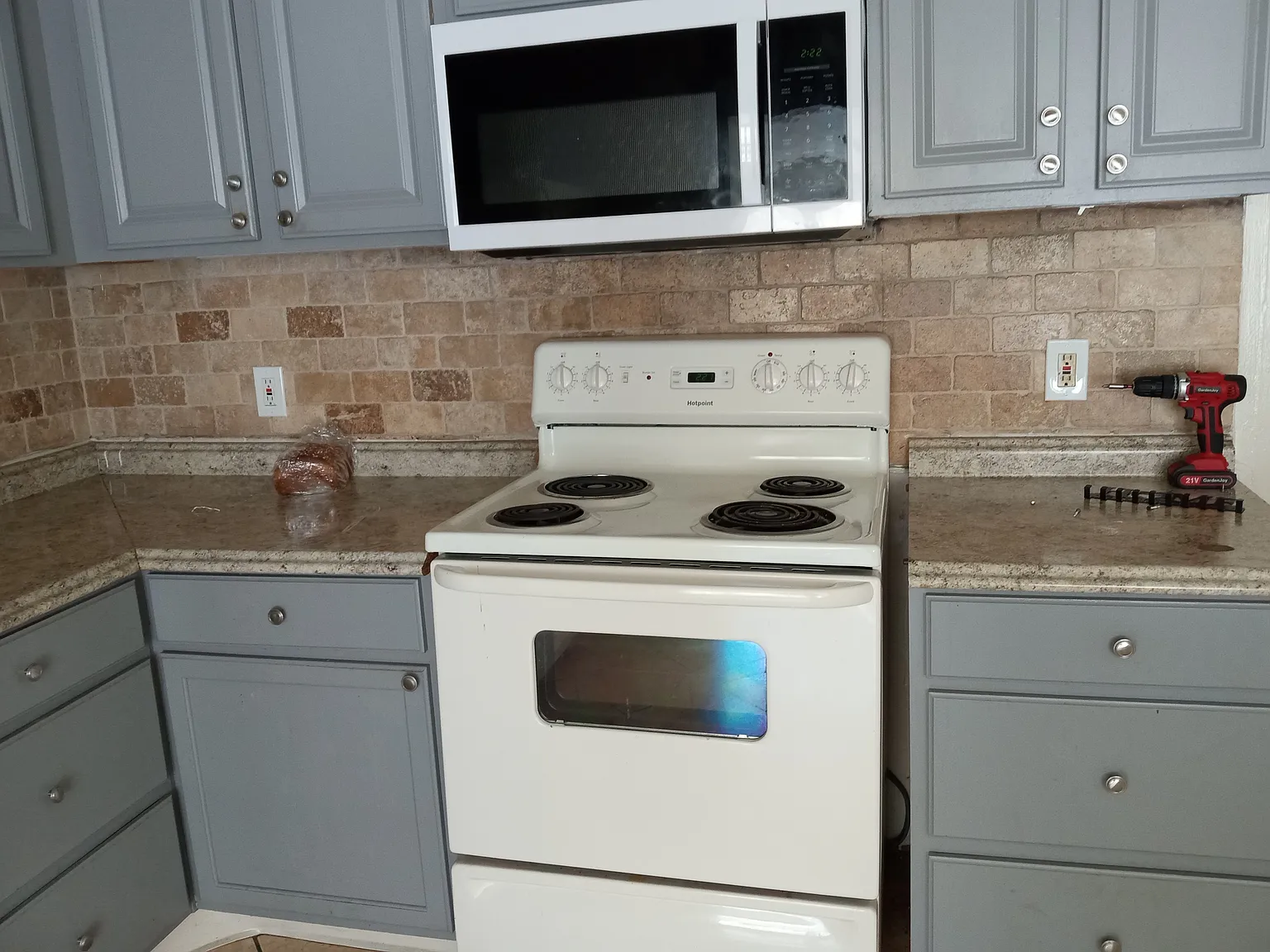 3 bed, 1176 sqft, $1,900 — Photo 3