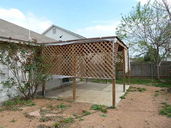 3rd image of 1722 Amistad Way