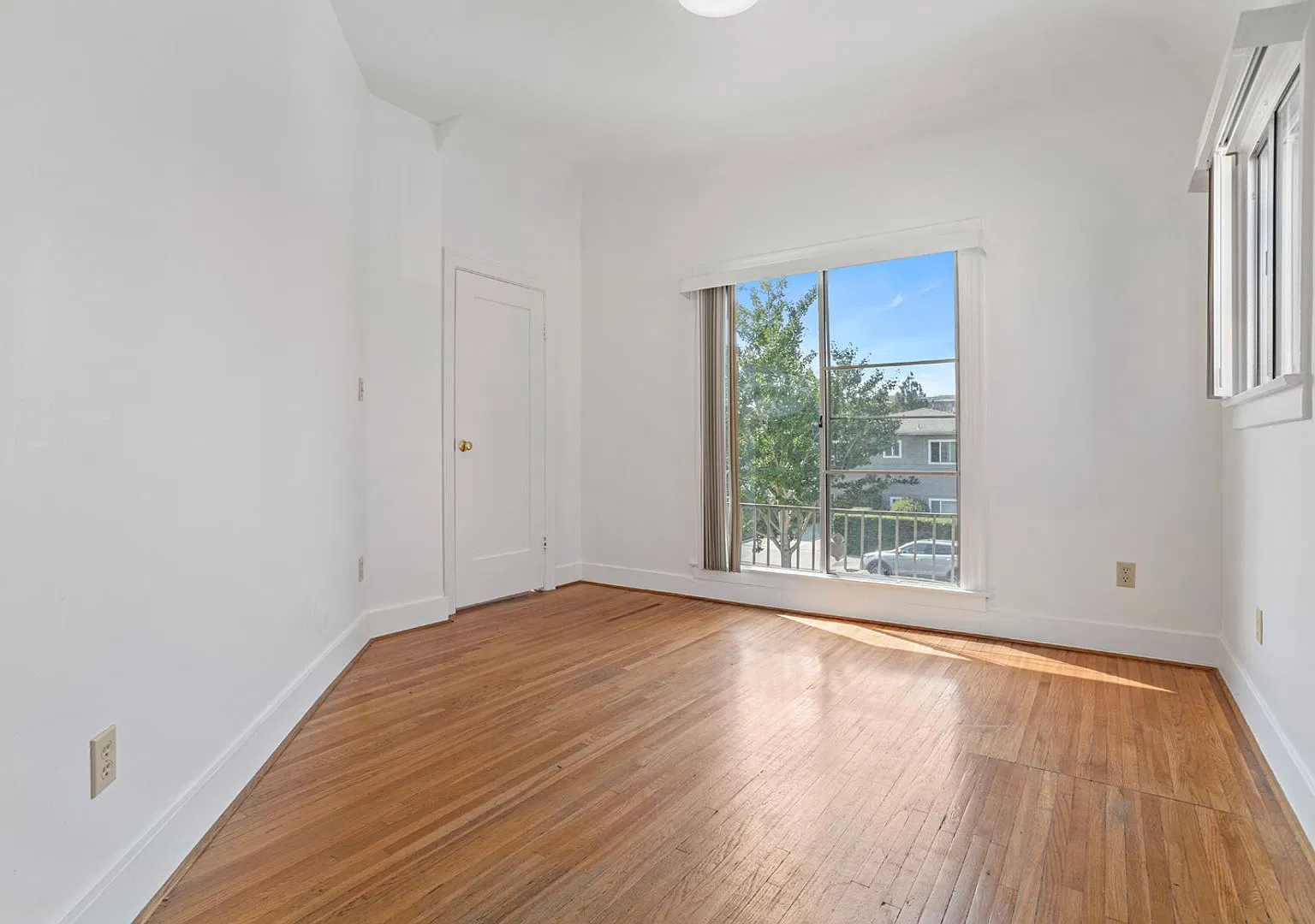 1151 W 29th Street — Photo 4