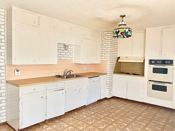 3rd image of 4619 Versailles Dr