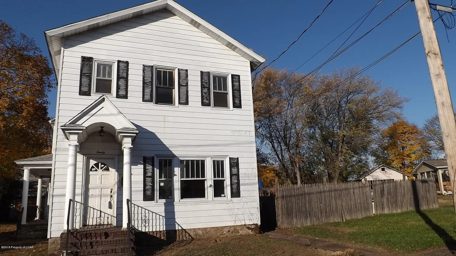 20 Carroll St photo 1