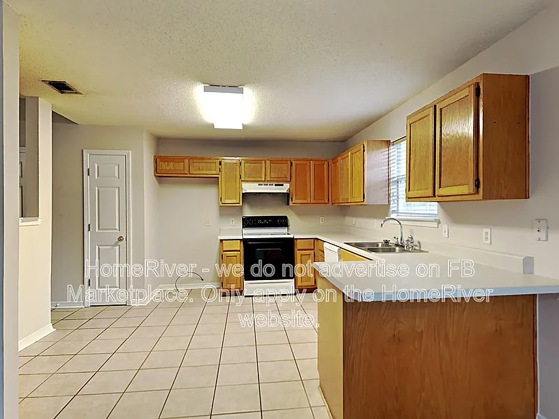 3 bed, 2.0 bath, 1458 sqft, $2,095 — Photo 2