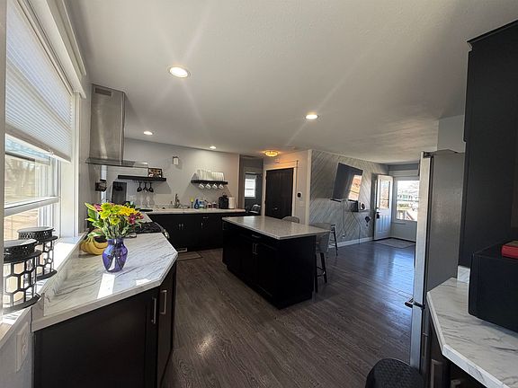 3rd image of 1915 Cedar Pointe Dr