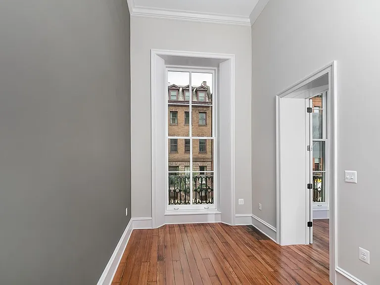814 Cathedral St — Photo 29