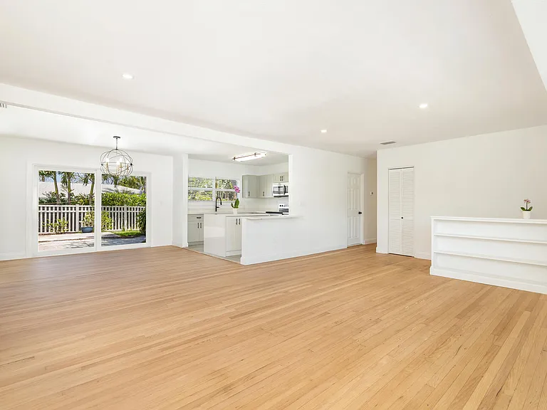 304 Wellesley Dr — Photo 4