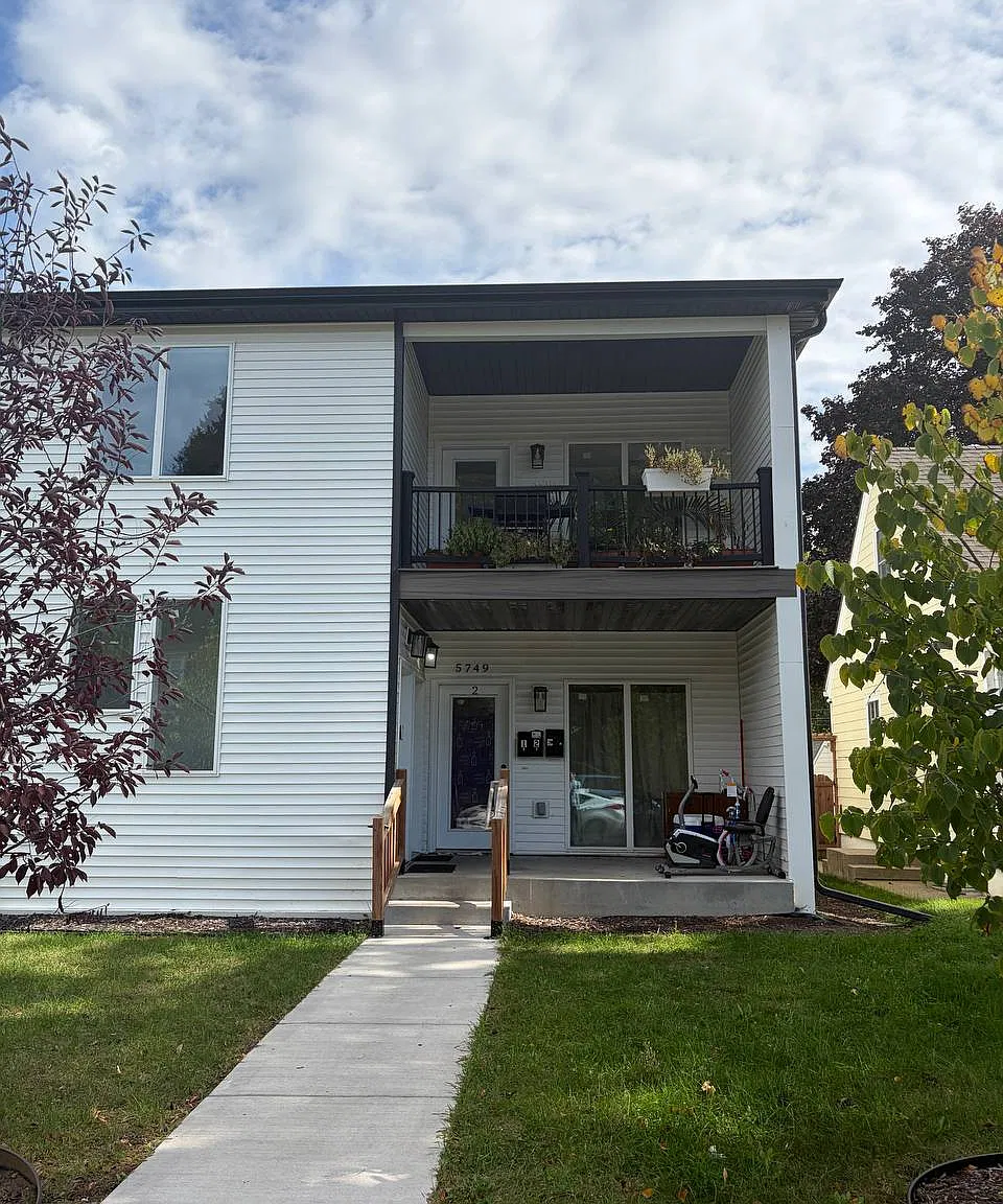 3 bed, $2,000 — Photo 1