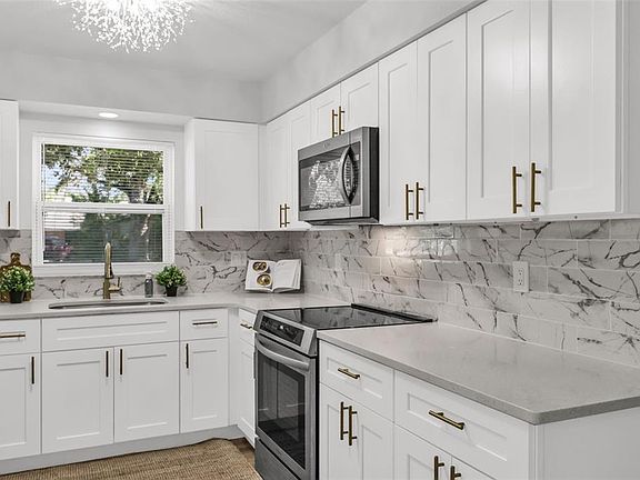 4th image of 274 N RANGER BOULEVARD