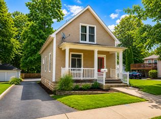 218 N 6th St, St Charles, IL 60174