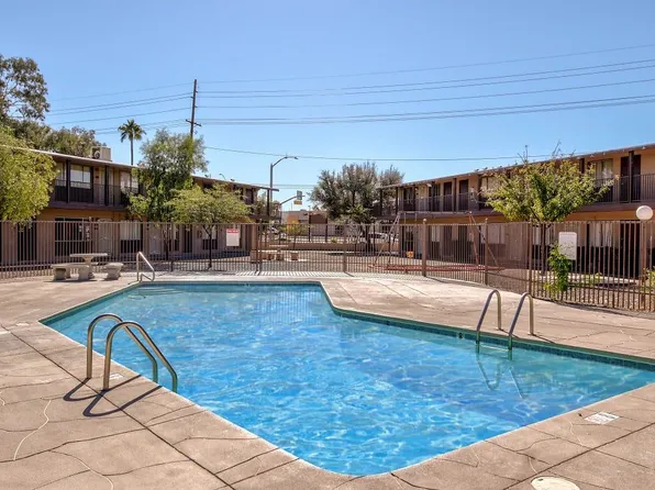 The Axis - Tucson Apartments