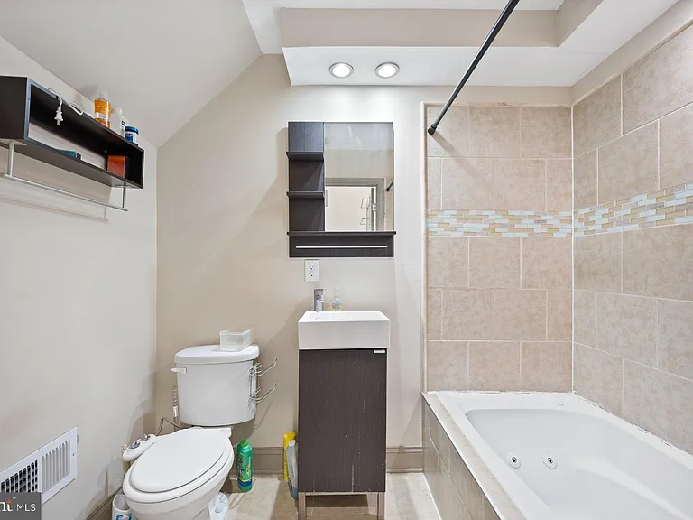 2209 Mullikin St — Photo 13