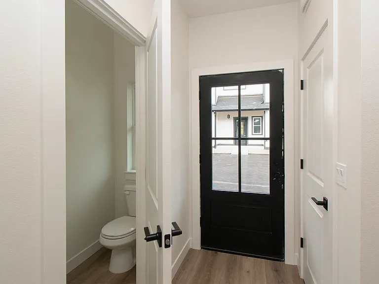 1104 W Lauridsen Blvd #1-4 — Photo 19