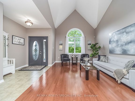 5th image of 77 McMaster Rd