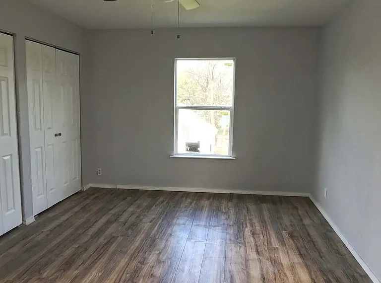 527 Essex St — Photo 6