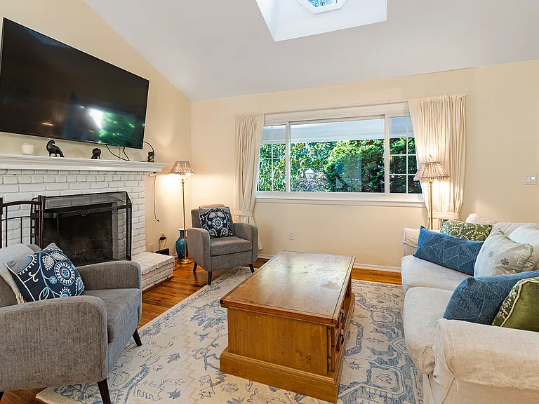 40 Roman Rd — Photo 16