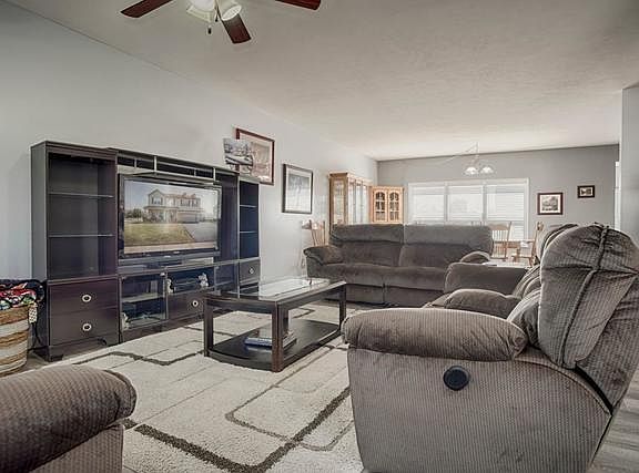 3rd image of 1498 Deer Creek Dr