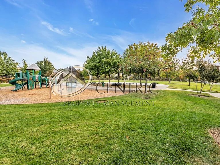 637 Lincoln Ct — Photo 69