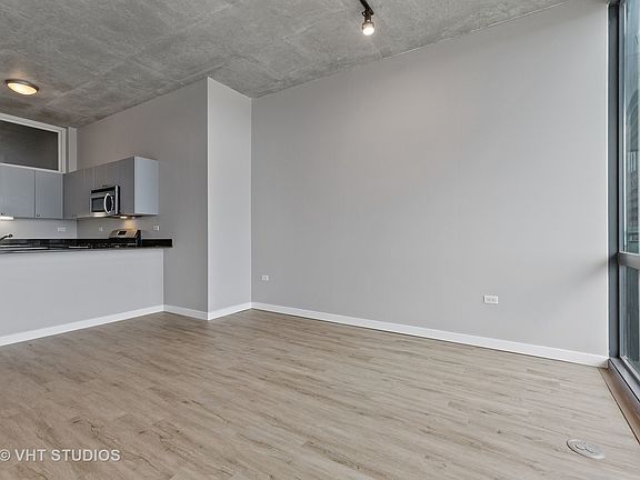 5th image of 235 W Van Buren St Unit 2611