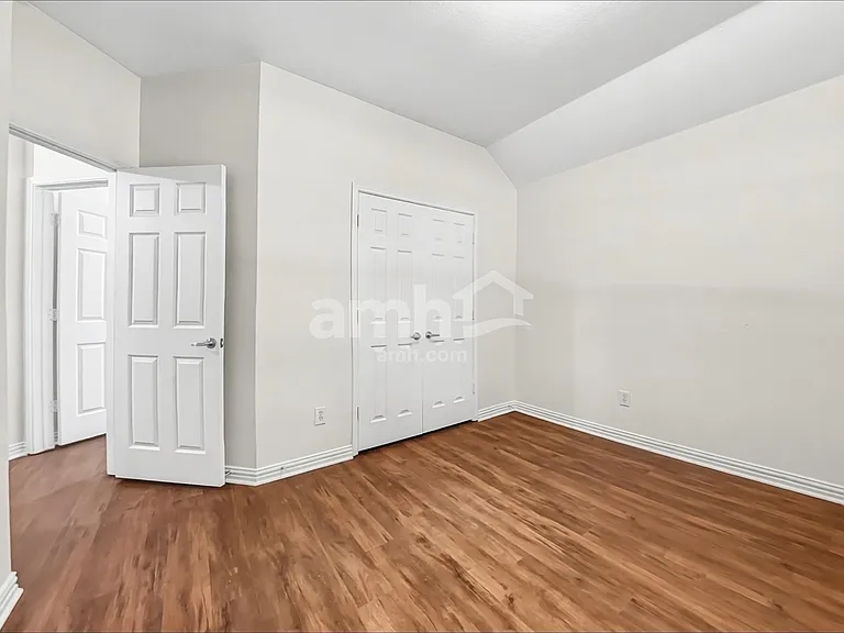 7501 Providence Dr — Photo 12