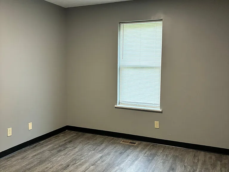 505 S 13th 1/2 St — Photo 10