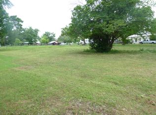727 S Main St, Oakwood, TX 75855
