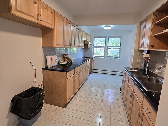 2nd image of 640 Wyngate Dr E