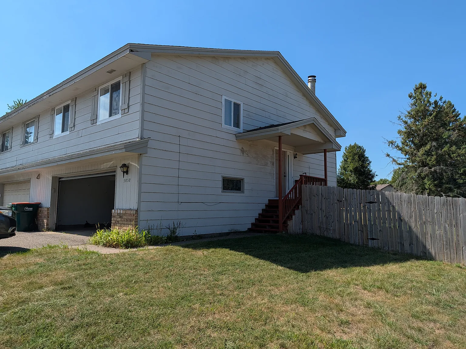 3 bed, 1.5 bath, 2400 sqft, $2,500 — Photo 1